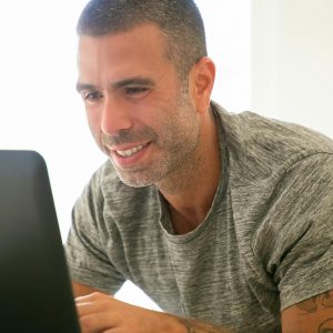 Sin Diploma: Aprendizaje en Línea para Adultos en Hackensack NJ