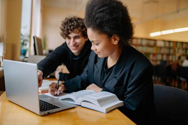 Ayuda Financiera Estudiantes Adultos NJ: Mitos y Hechos en Hoboken